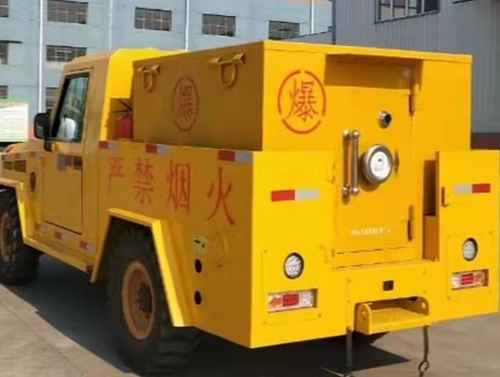 钟山凯龙爆破器材运输车：保障爆破任务的安全运行
