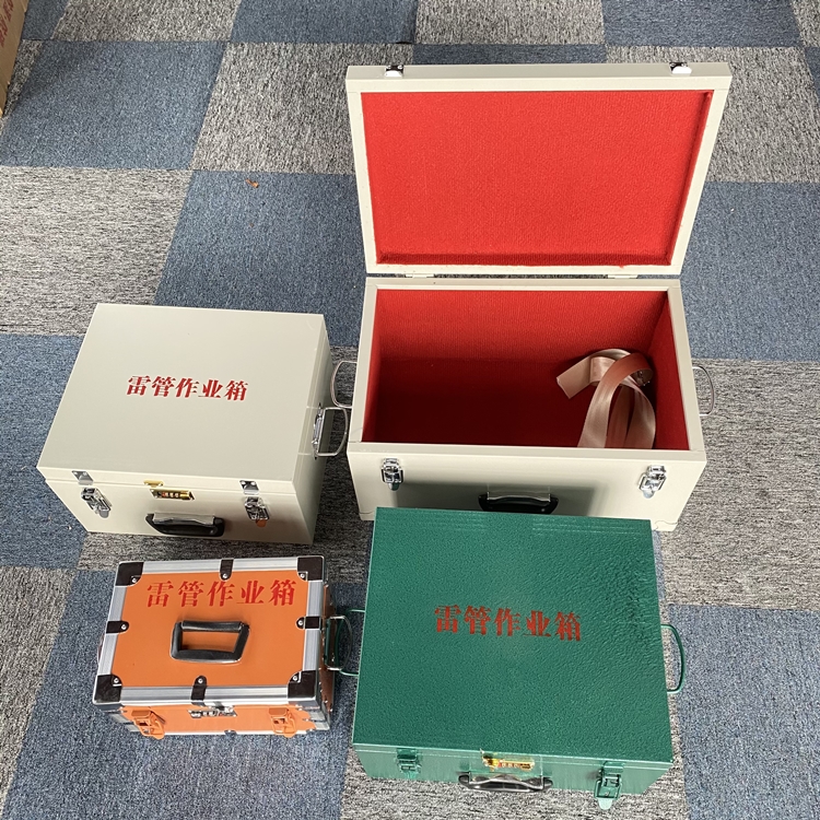 钟山爆破工程作业箱如何选择？玻璃钢与传统材质的全面对比